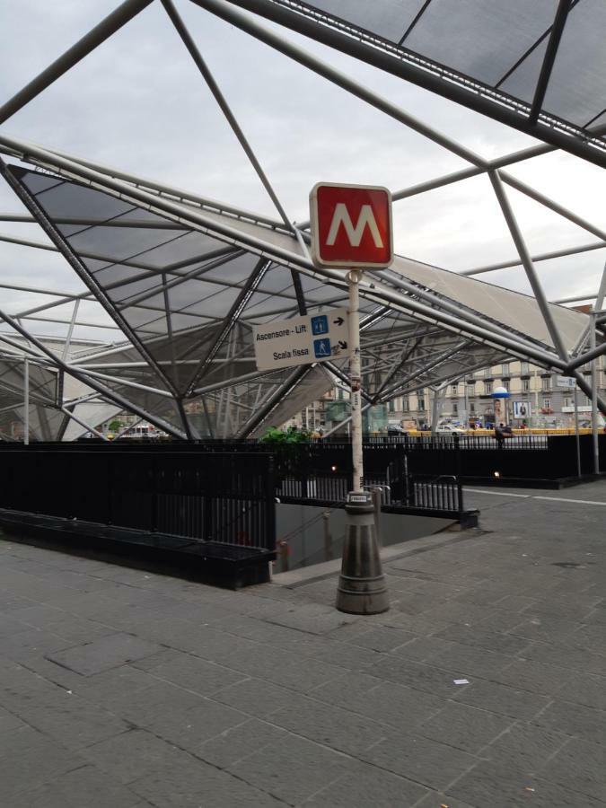 Metropolis Stazione Centrale نابولي المظهر الخارجي الصورة