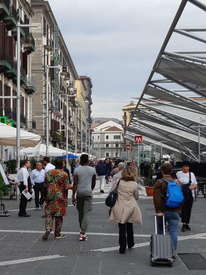 Metropolis Stazione Centrale نابولي المظهر الخارجي الصورة