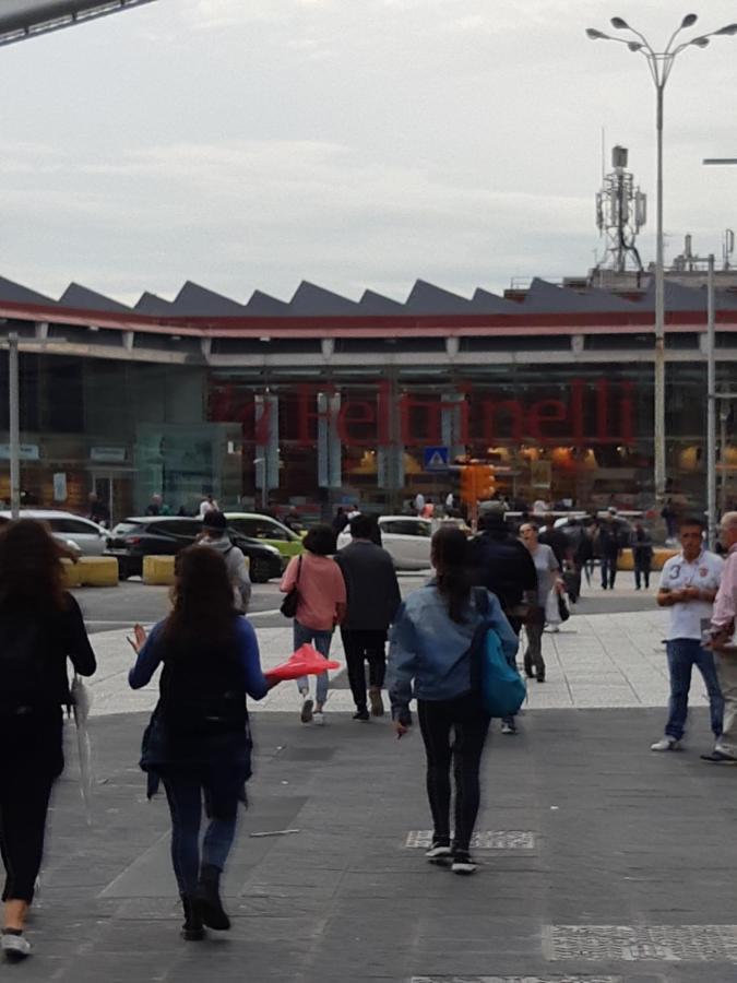 Metropolis Stazione Centrale نابولي المظهر الخارجي الصورة